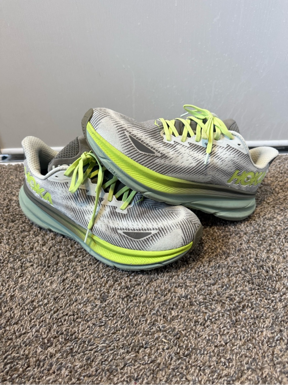Hoka clifton 9 size 10.5D Running Shoes in Gray & Neon Yellow-Green